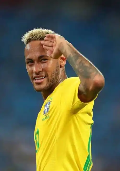 過於張揚地 過於張揚地